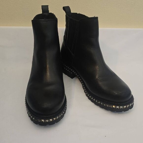 Steve Madden Black Leather Galena Ankle Boot ,  Hematite Stud Trim, NIB, SZ. 8 - Picture 1 of 8